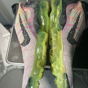 NIKE VAPORMAX SIZE 8.5 ATHLETIC GYM SHOES
